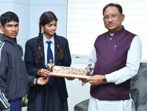 cm chhattisgarh with bastar student