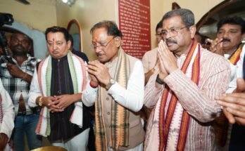 मुख्यमंत्री विष्णु देव साय गढ़फुलझर स्थित रामचंडी मंदिर में पूजा-अर्चना करते हुए