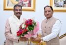 रायपुर मुख्यमंत्री निवास में मुख्यमंत्री विष्णु देव साय और सांसद धर्मेंद्र प्रधान की शिष्टाचार भेंट